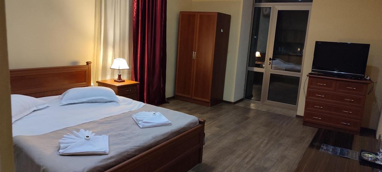 Sweet Home Hotel Meghri Exterior foto