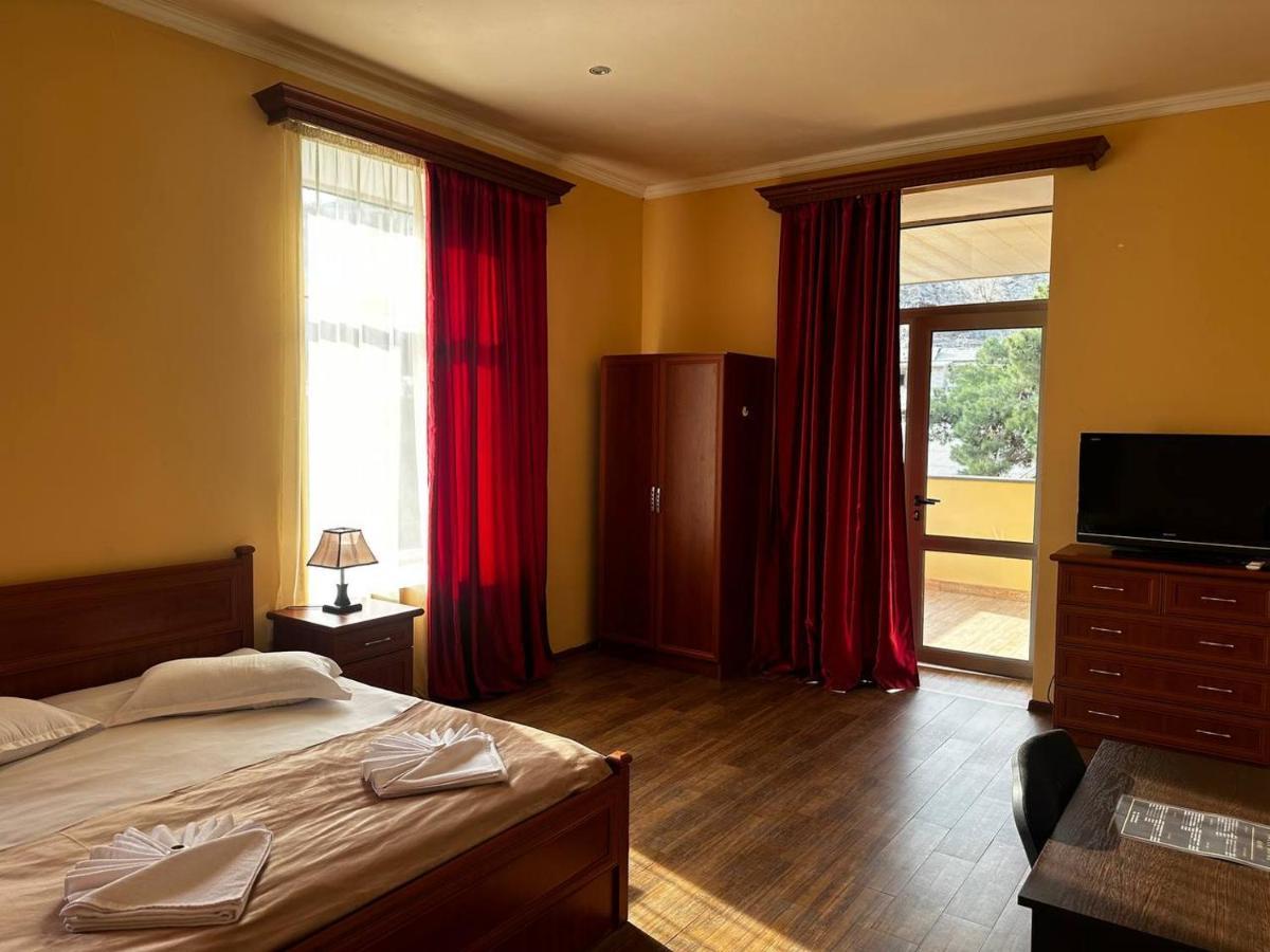 Sweet Home Hotel Meghri Exterior foto