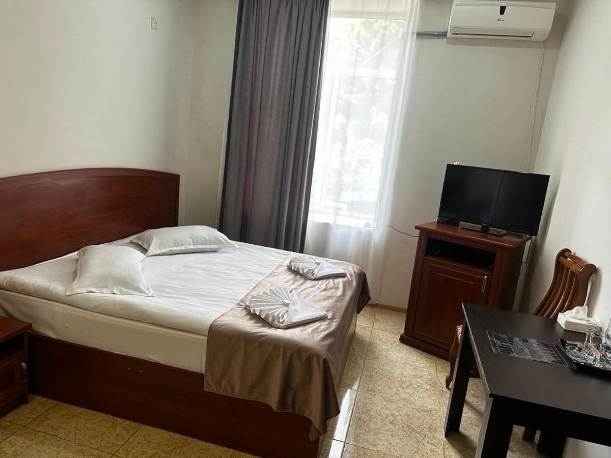 Sweet Home Hotel Meghri Exterior foto
